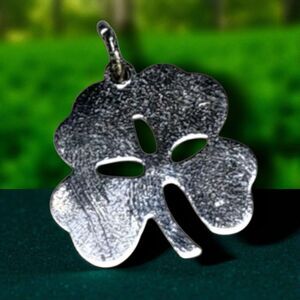 Vintage Wells Sterling 925 Silver Four Leaf Clover Good Luck Charm Pendant Lucky